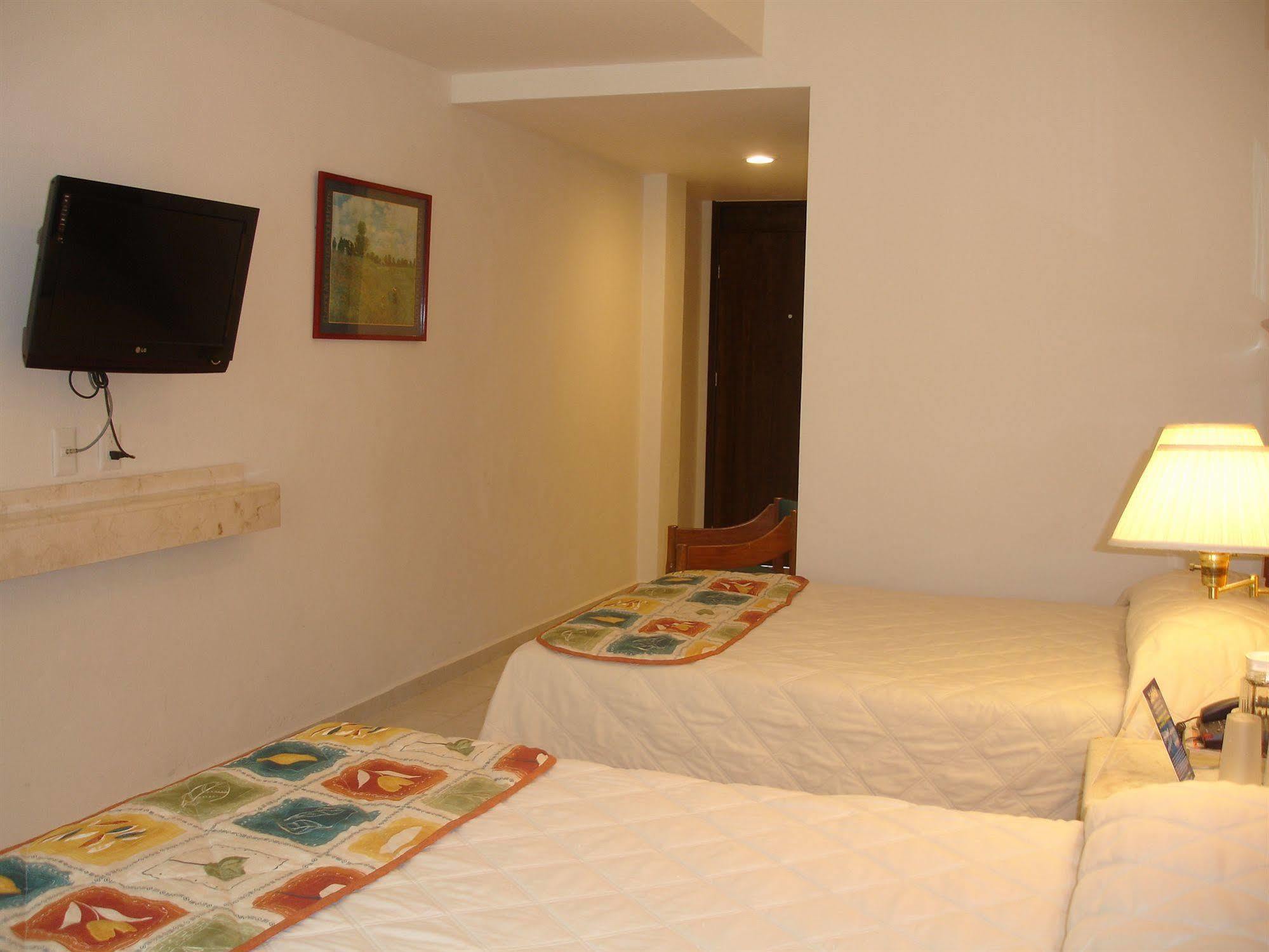 Hotel Y Suites Nader Канкун Экстерьер фото