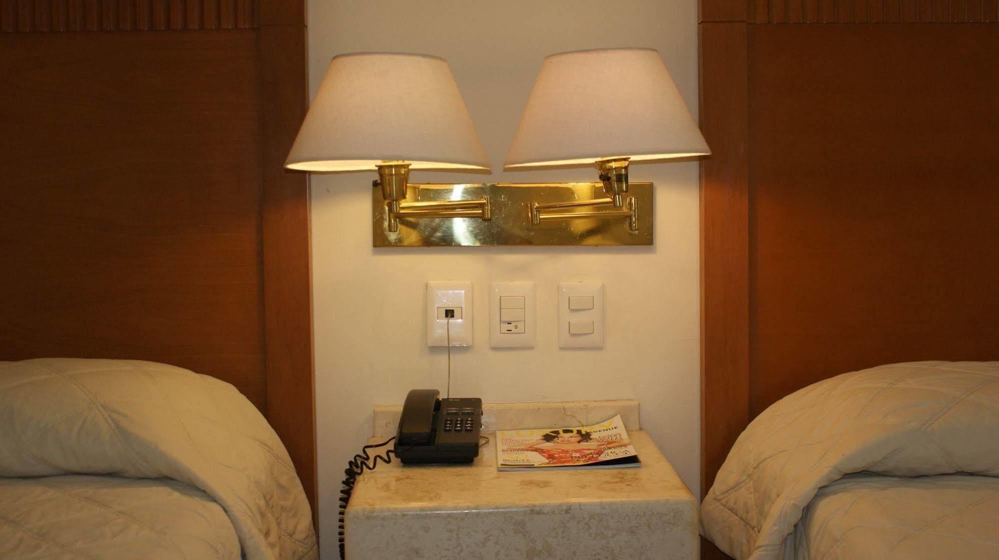 Hotel Y Suites Nader Канкун Экстерьер фото